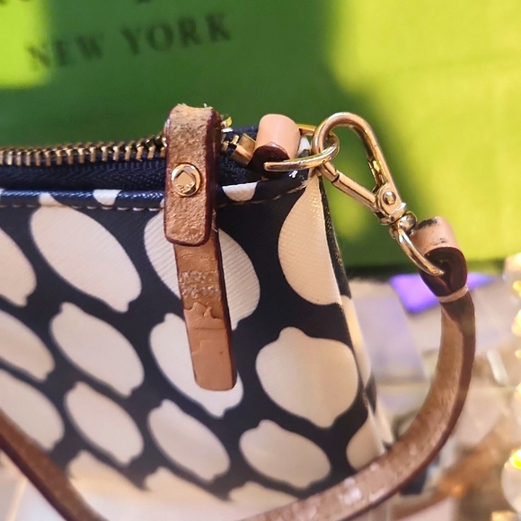 Kate Spade New York Large Wristlet EUC - Picture 8 of 8